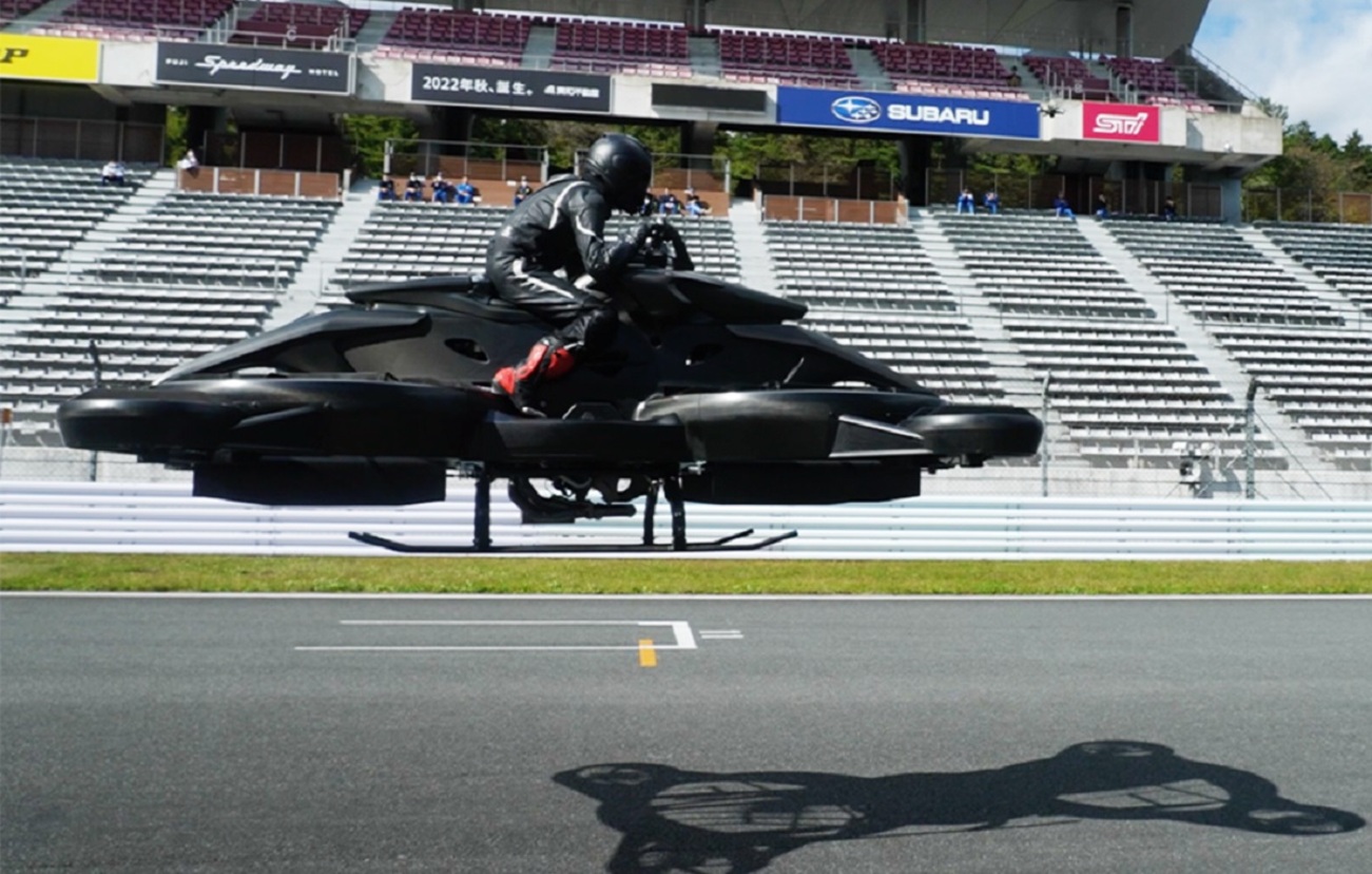 Moto voadora é exibida em circuito de corrida japonês; veja imagens