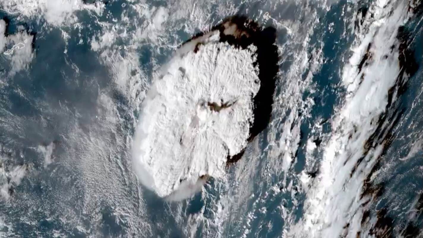 Explosão vulcânica em Tonga causa onda de choque que deu a volta no mundo e foi sentida no Brasil