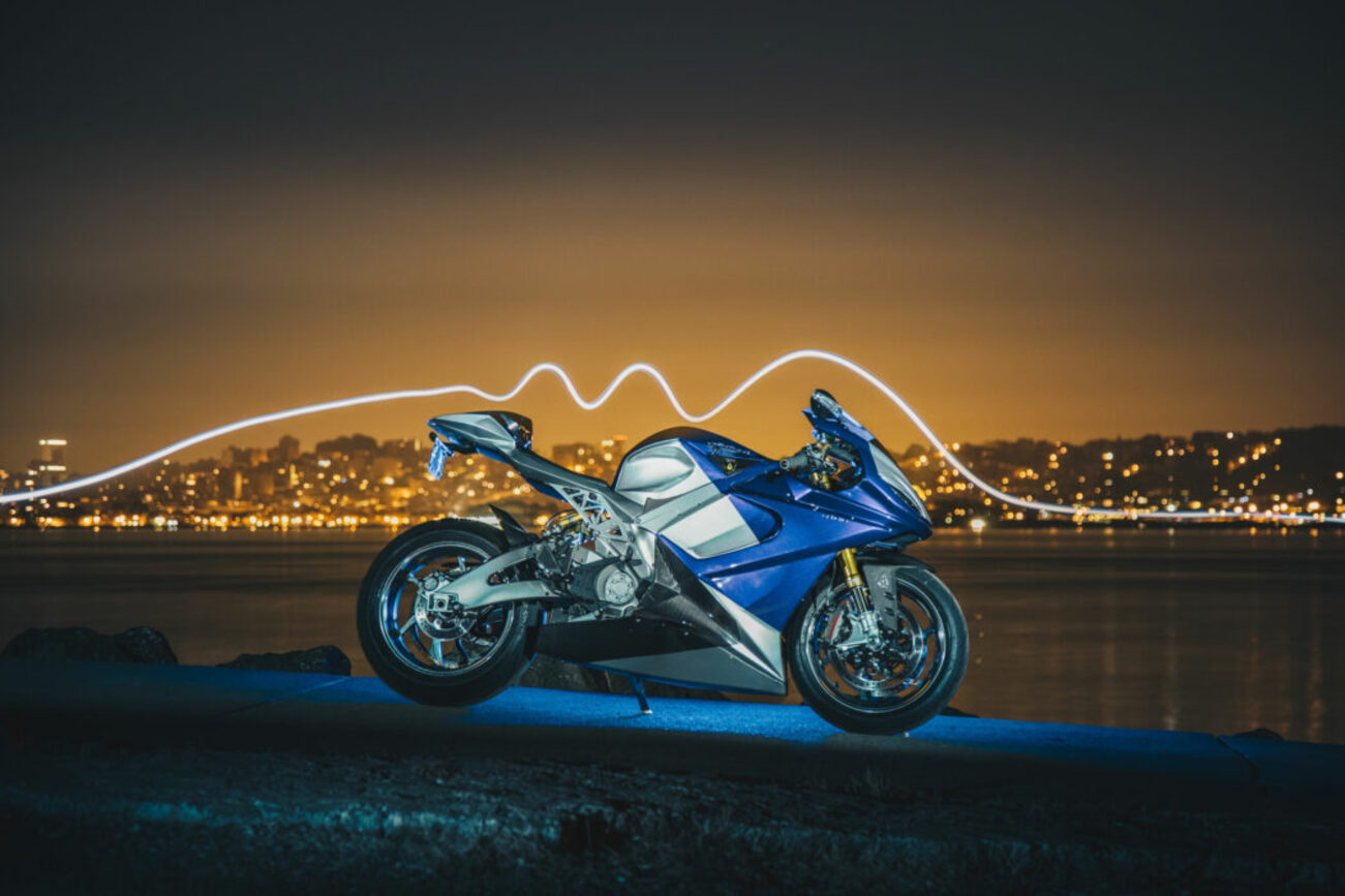 Empresa brasileira anuncia o desenvolvimento da primeira moto elétrica com tecnologia de Nióbio do mundo