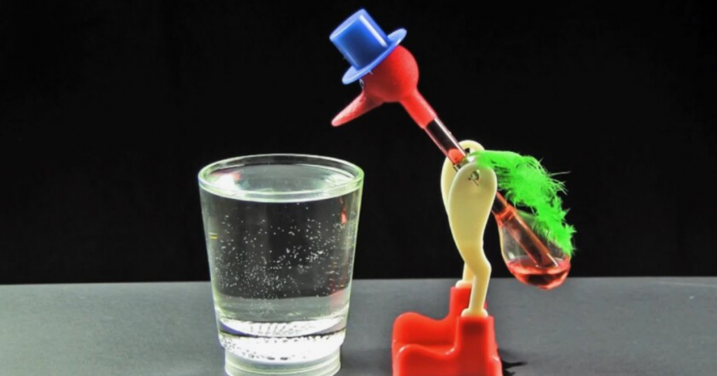 Brinquedo clássico vira gerador de energia limpa usando água