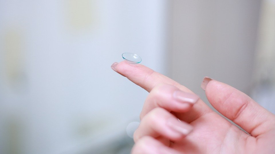 Cientistas-criam-lentes-de-contato-que-monitoram-a-saude-dos-olhos