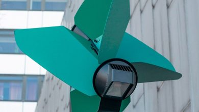 Estudante criou um poste autossuficiente com mini turbina eólica