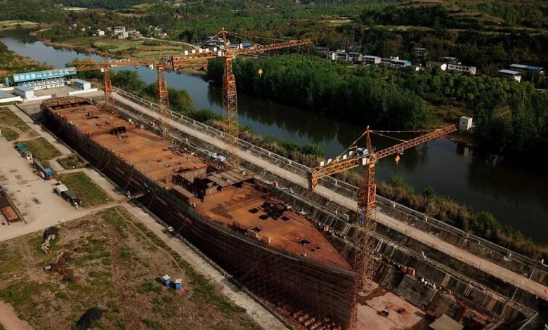 Um parque temático na China terá uma réplica fiel do Titanic, que já está sendo construída em escala real em Suining.