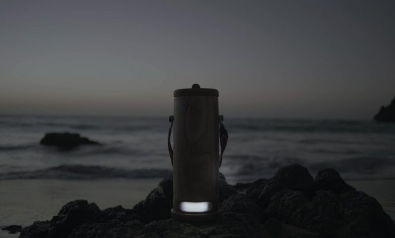 Empresa criou lanterna que pode funcionar até 45 dias com água do mar
