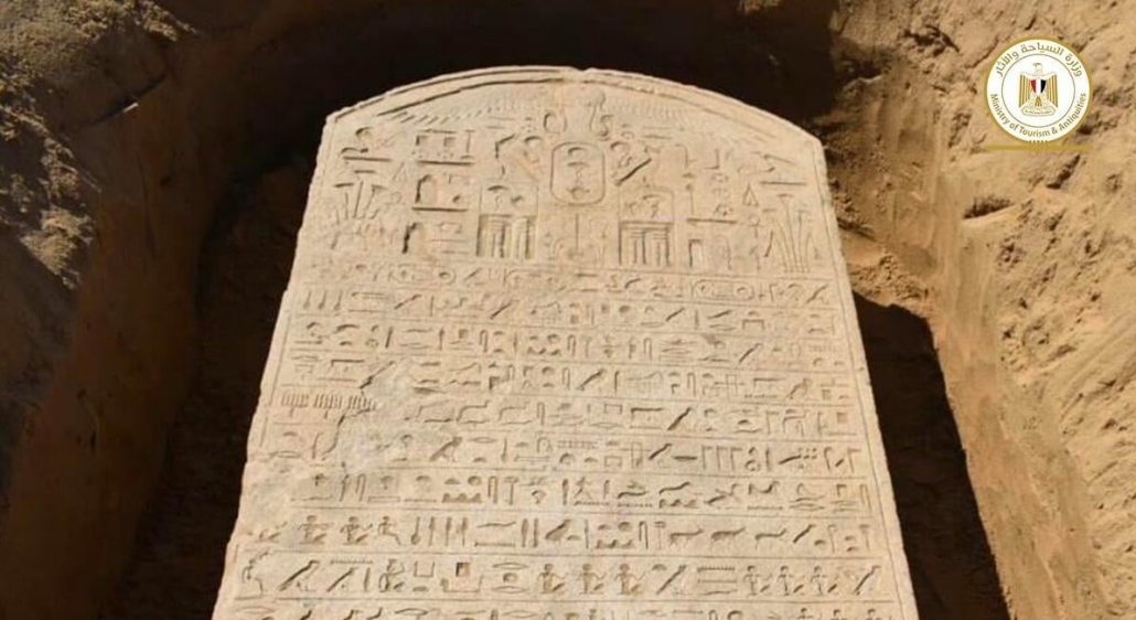 Fazendeiro encontrou placa de 26 mil anos de faraó egípcio