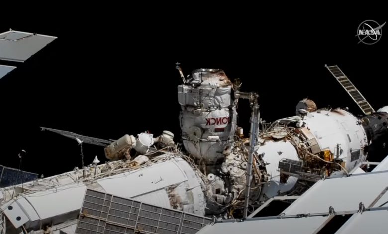 Cosmonautas fizeram spacewalk e irão receber novo módulo da ISS