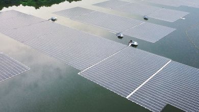 Usina solar flutuante do tamanho de 45 campos de futebol é inaugurada em Singapura