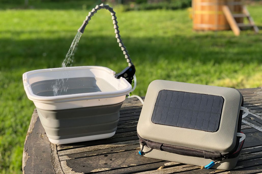 Purificador de água portátil utiliza energia solar e demora só 1 minuto para filtrar a água
