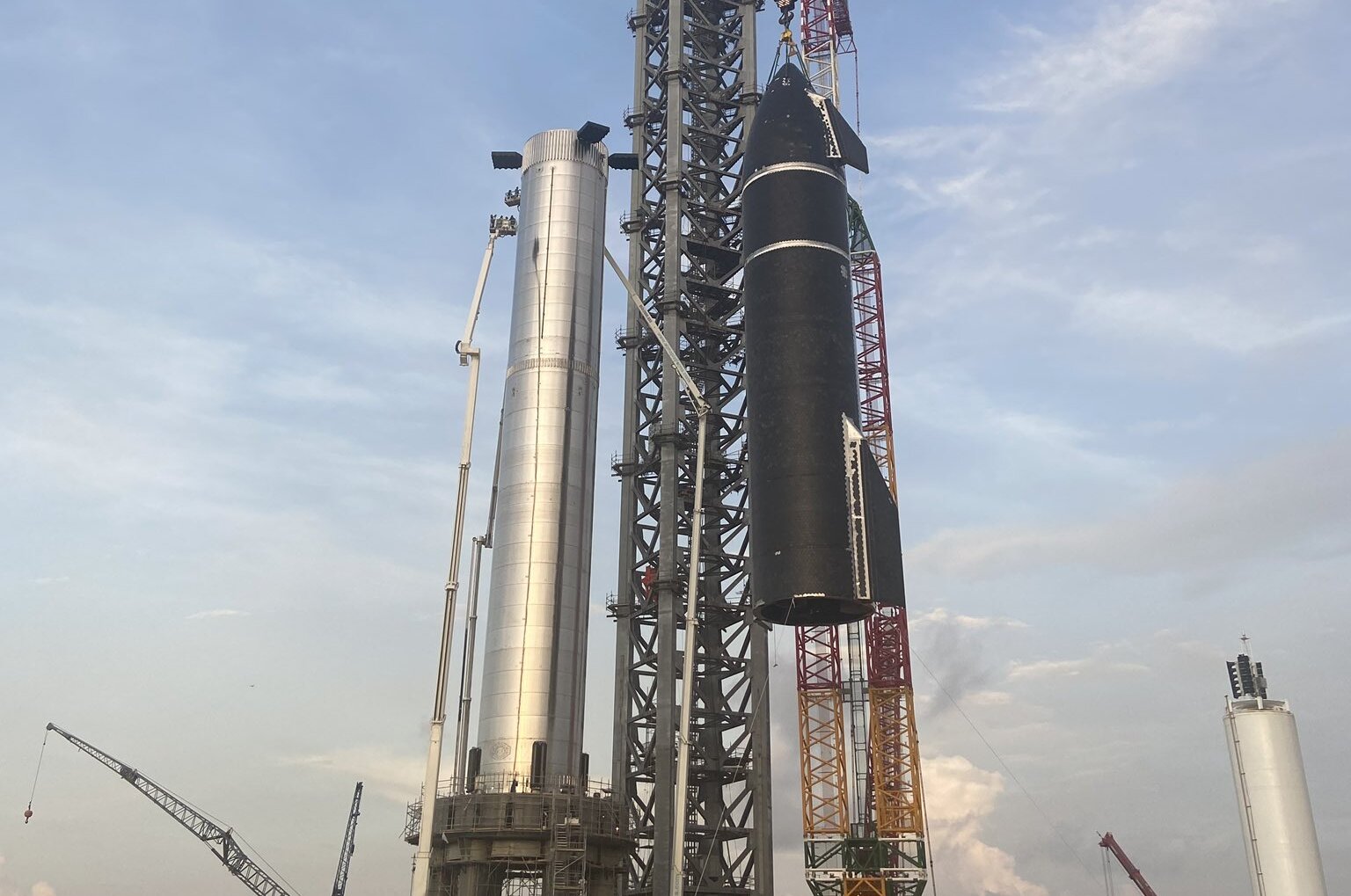 Супер хеви старшип. Spacex falcon super heavy. Ракета носитель super heavy. Ракета корона. Супер хеви старшип.