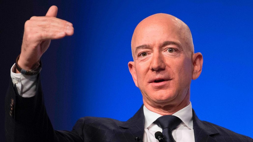 Jeff Bezos e outros bilionários investem em reprogramação biológica para rejuvenescer as pessoas