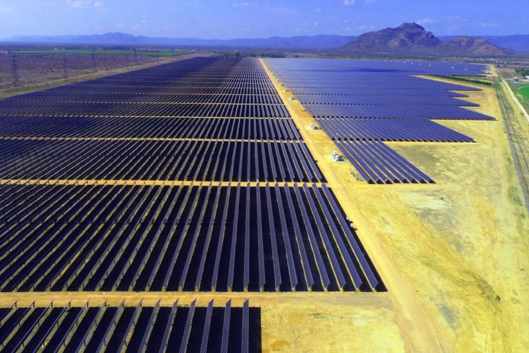 Cingapura investe bilhões em painéis solares e baterias para utilizar energia solar da Austrália