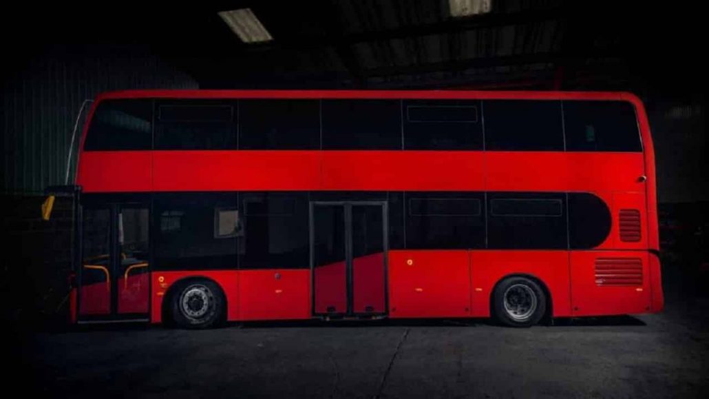 Empresa brasileira está desenvolvendo ônibus elétrico de dois andares com autonomia de 402 km
