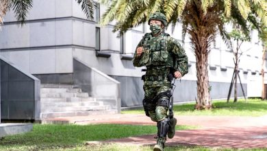 Taiwan lança exoesqueleto elétrico para fazer soldados correrem mais rápido e carregarem mais peso