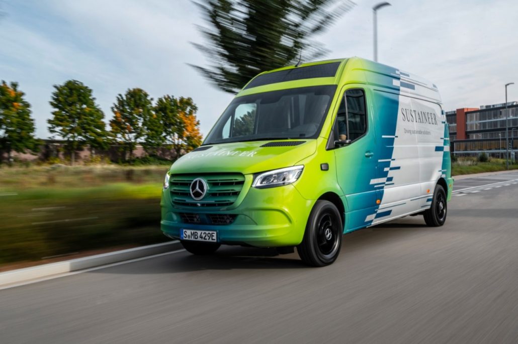 Mercedes-Benz apresenta nova van elétrica com painéis solares e autonomia de 3.800 km