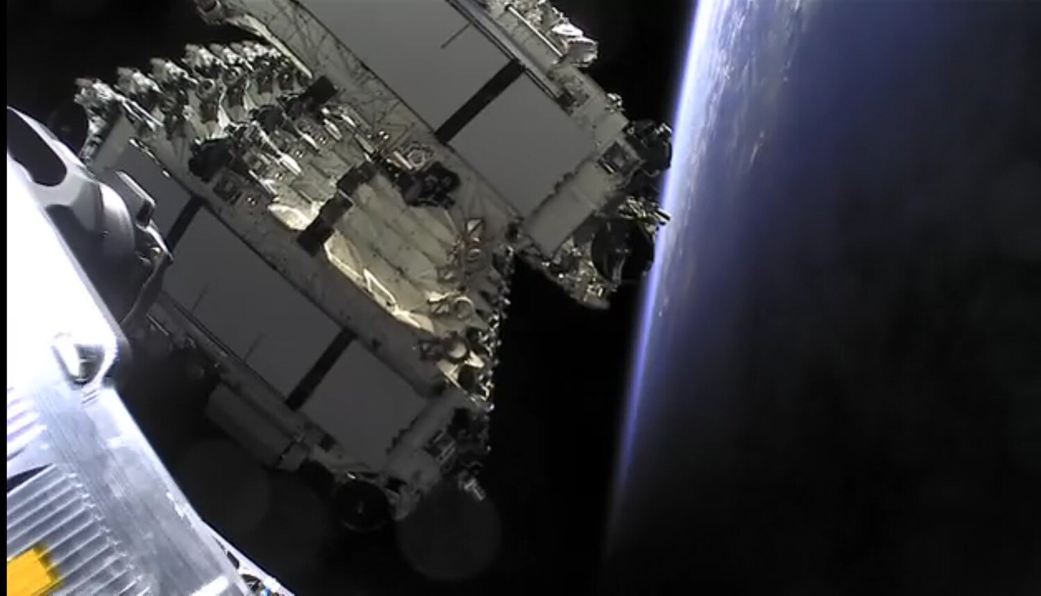 Primeiro lançamento da SpaceX de 2022 levou 49 novos satélites da Starlink