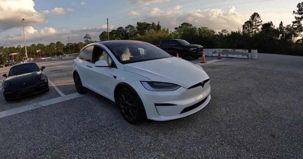 O Tesla Model X Plaid 2022 bateu recentemente o recorde de SUV mais rápido do planeta