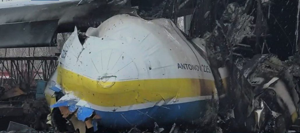 Confira as primeiras imagens do Antonov, maior avião do mundo, completamente destruído
