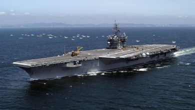 Porta-aviões da Guerra do Vietnã deve passar pelo Brasil, foi vendido por apenas US$ 0,01