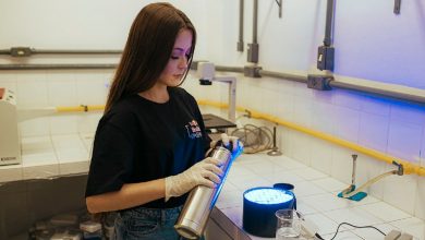 Essa universitária brasileira criou uma garrafa onde torna qualquer água potável