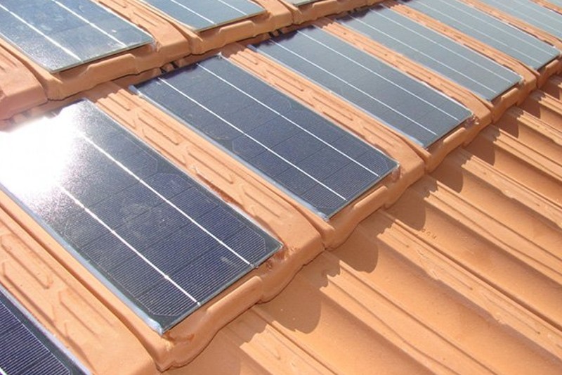 Como funciona o telhado sustentável? Confira as telhas que produzem energia