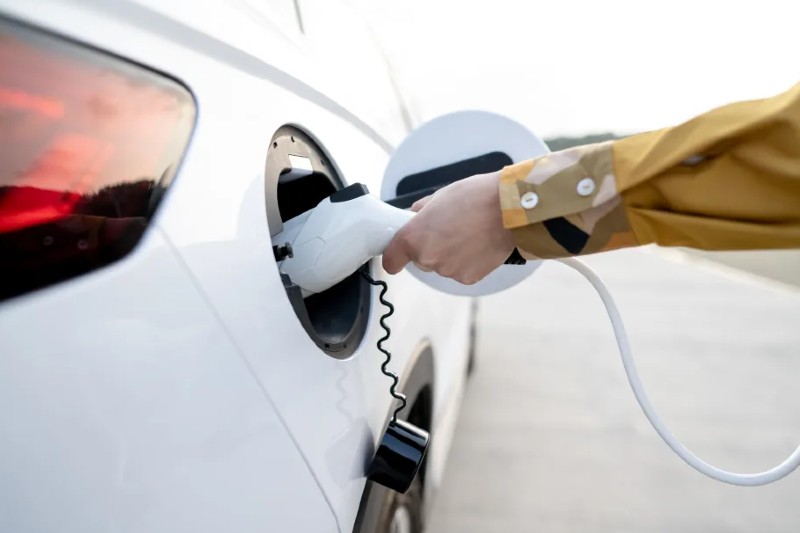 Crise energética: Suíça quer proibir carros eletricos