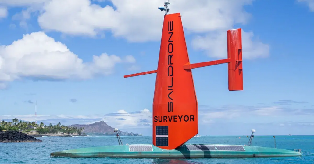 Drones autônomos à vela são usados para proteger a vida marinha