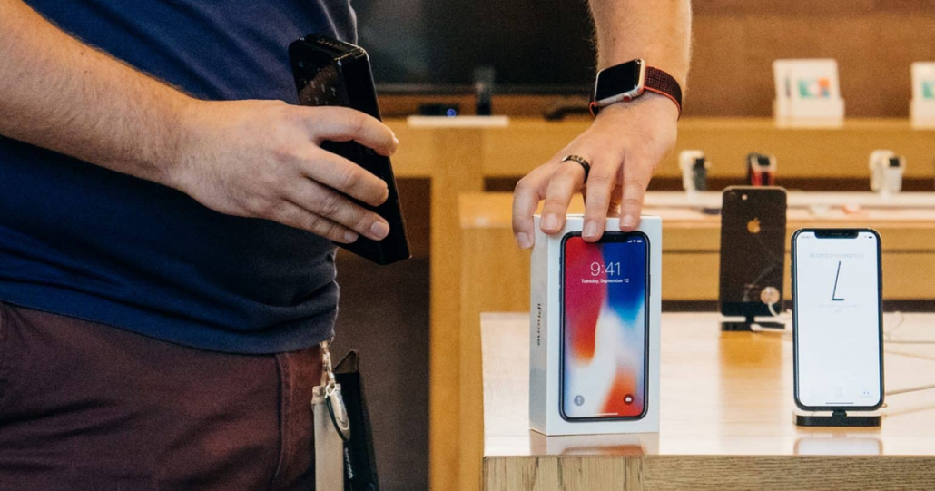 Apple desenvolve tecnologia para atualizar iPhones lacrados na caixa