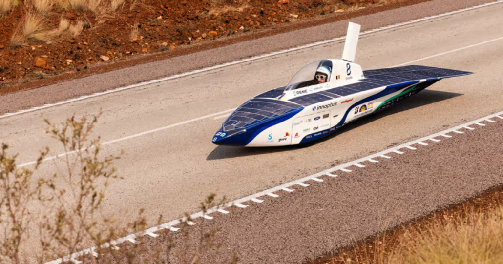 Barbatana especial ajuda carro solar a vencer corrida extrema