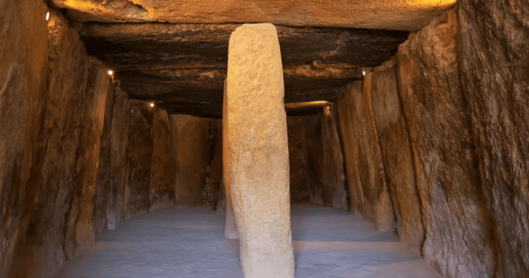 Tumba de 5.800 anos é considerada o maior feito de engenharia da Idade da Pedra