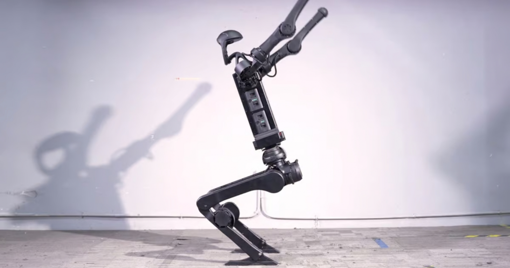 Robô humanoide dá salto mortal para trás; veja o vídeo