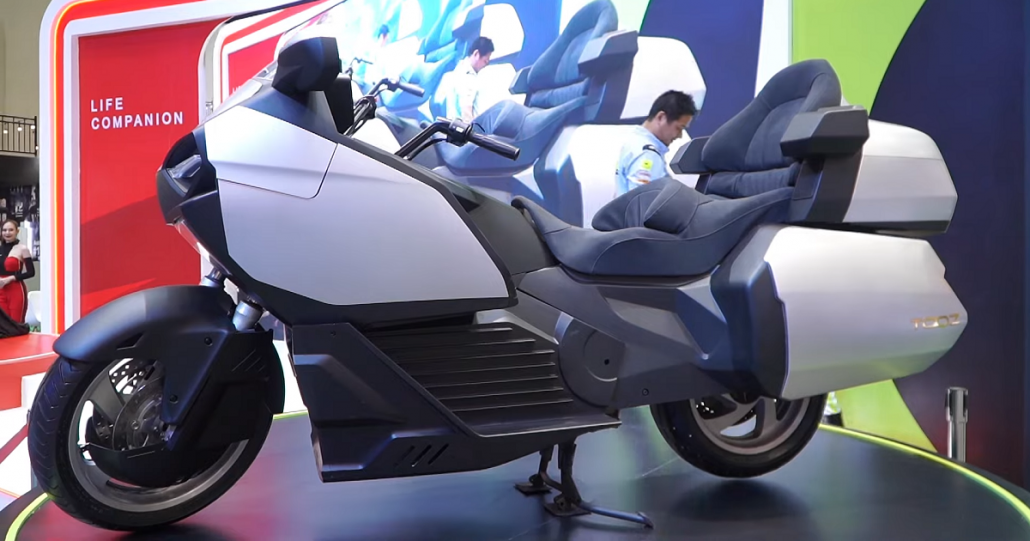 Nova moto elétrica “gigante” bate recorde de autonomia