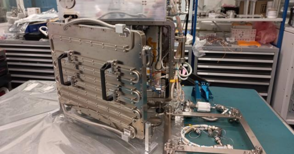 A impressora 3D de metal antes de ser lançada para a ISS.