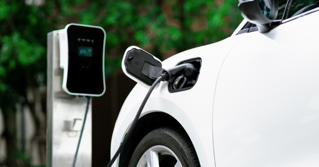 Estudo aponta que carros elétricos apresentam mais problemas que veículos a combustão