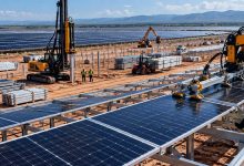 Lightsource bp testa robôs e aço que podem deixar usina solar 22% mais barata e 30% mais rápida