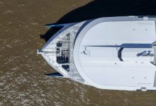 Incat lança maior balsa elétrica do mundo com 2.100 passageiros e zero combustível