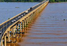 Via Campo instala 150 postes solares em ponte de 3,6 km e dispensa rede elétrica à noite